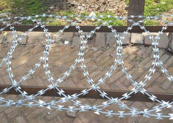 0.5mm Bıçak Düz Jiletli Tel Çit Sıcak Daldırma Galvanizli yüksek güvenlik seviyesi